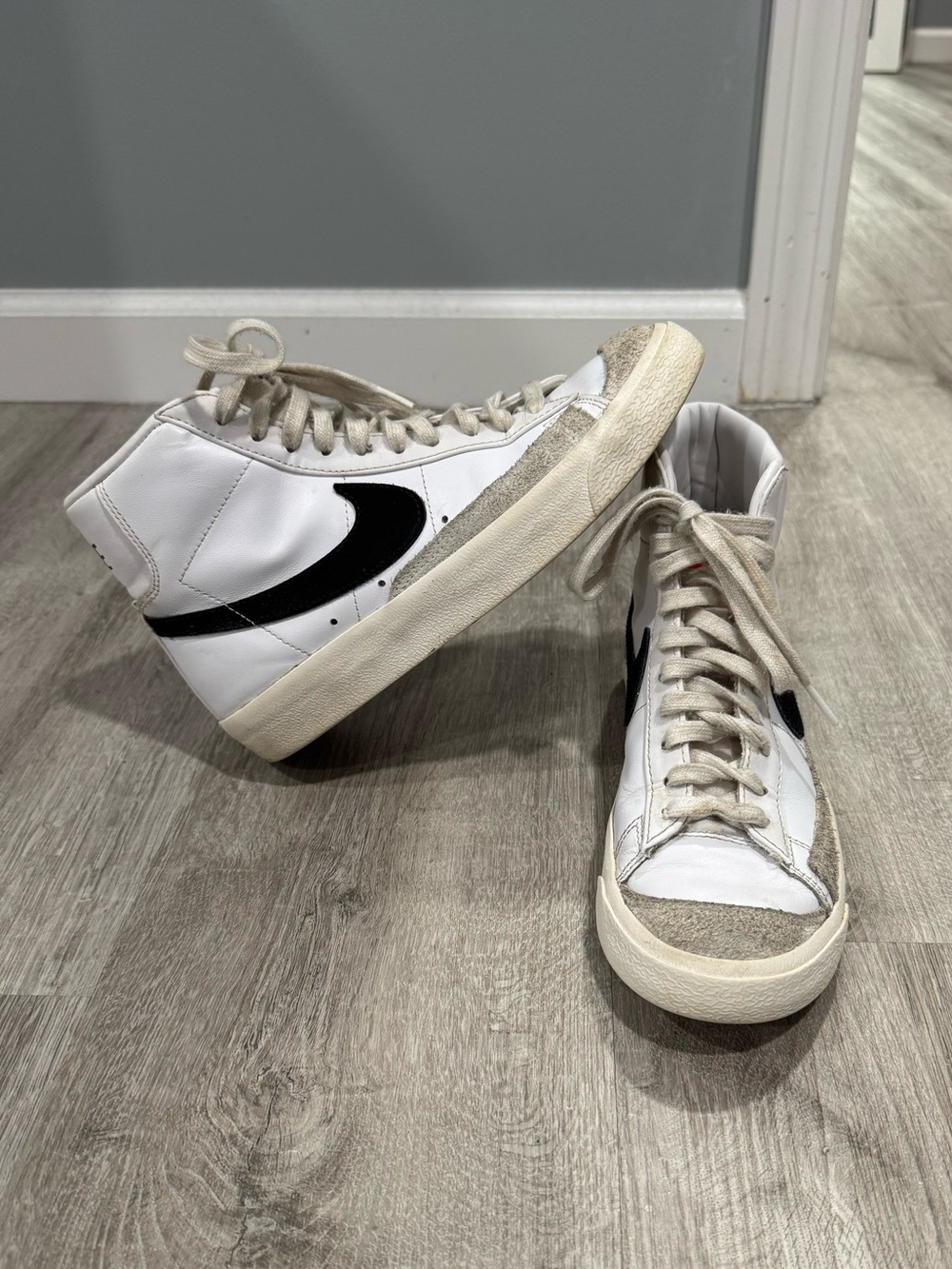 Nike Blazer Mid '77 Vintage Sneakers Women’s Size 7 - Picture 2 of 9